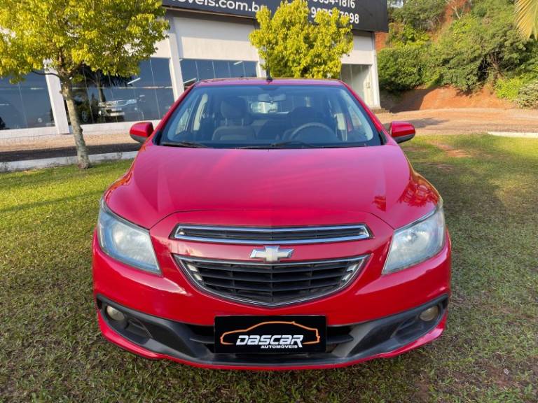 CHEVROLET - PRISMA - 2013/2013 - Vermelha - R$ 44.900,00