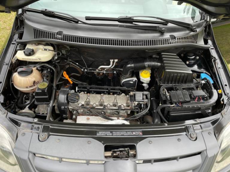 VOLKSWAGEN - CROSSFOX - 2008/2009 - Preta - R$ 36.900,00