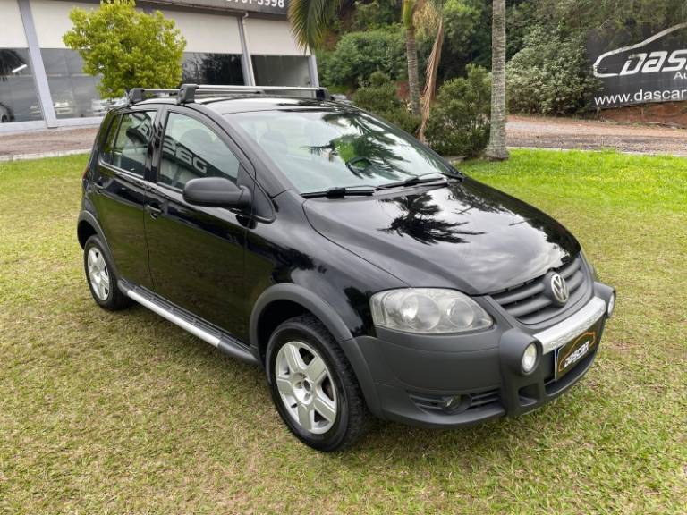 VOLKSWAGEN - CROSSFOX - 2008/2009 - Preta - R$ 36.900,00