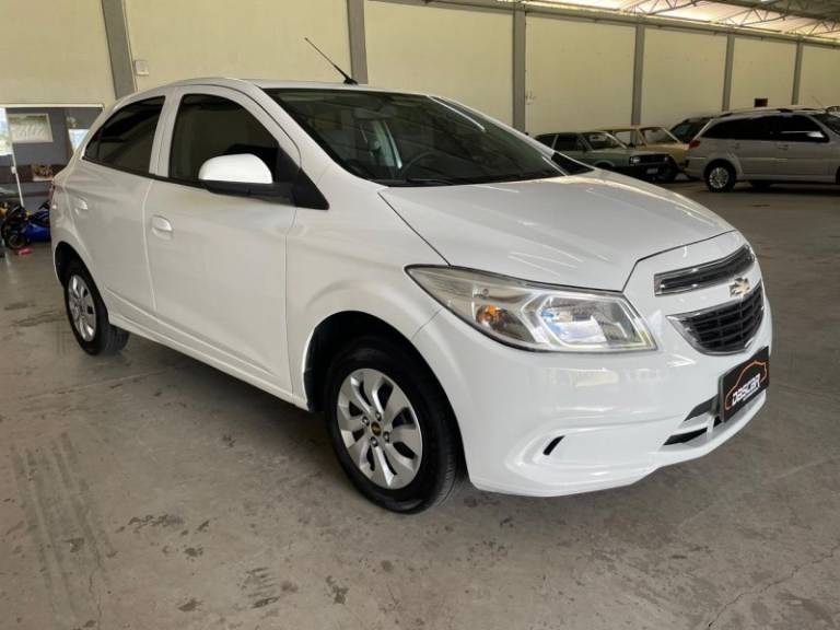 CHEVROLET - ONIX - 2015/2015 - Branca - R$ 45.900,00
