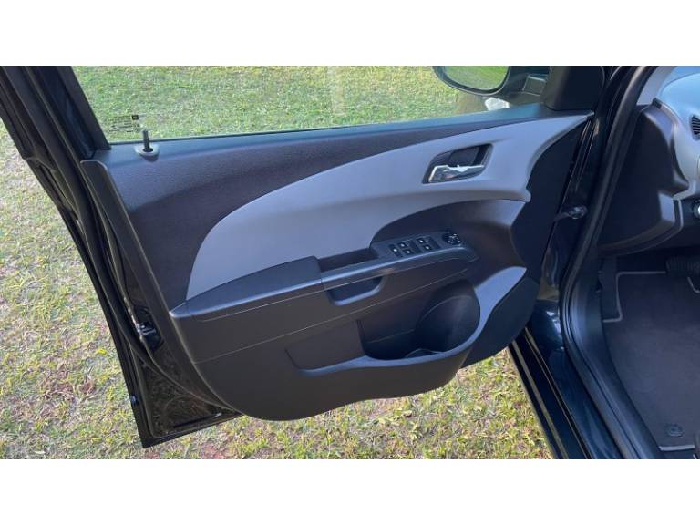 CHEVROLET - SONIC - 2012/2013 - Preta - R$ 42.900,00