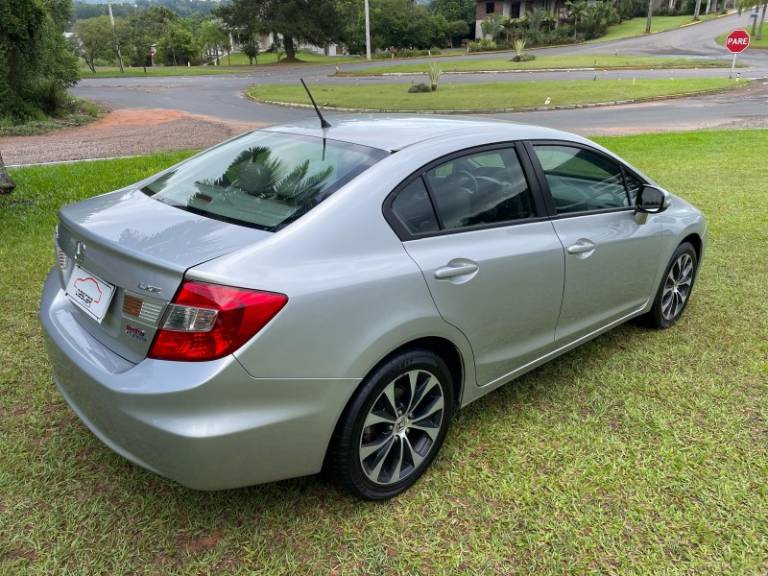 HONDA - CIVIC - 2014/2015 - Prata - R$ 82.900,00
