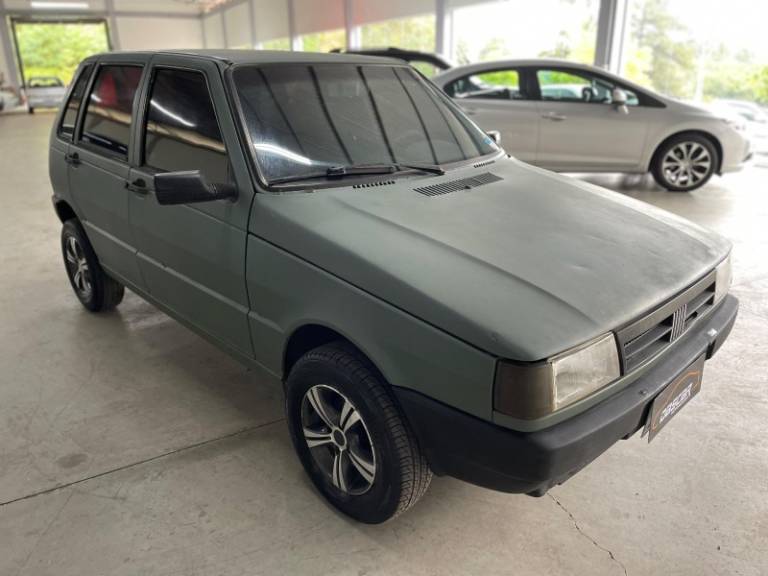 FIAT - UNO - 1995/1996 - Verde - R$ 9.900,00
