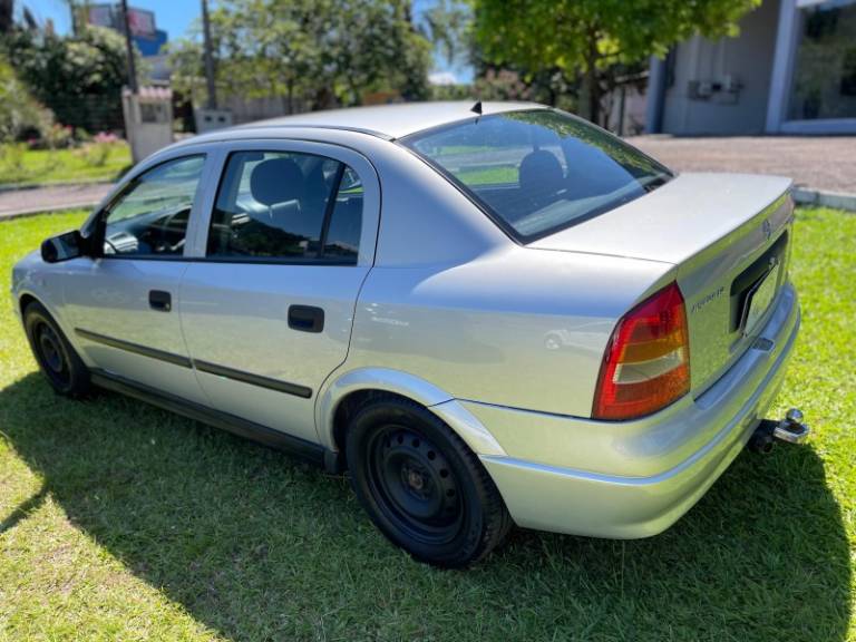 CHEVROLET - ASTRA - 2000/2001 - Prata - R$ 21.900,00