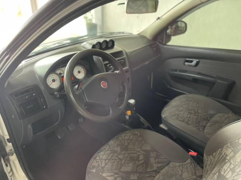 FIAT - STRADA - 2010/2010 - Branca - R$ 46.900,00
