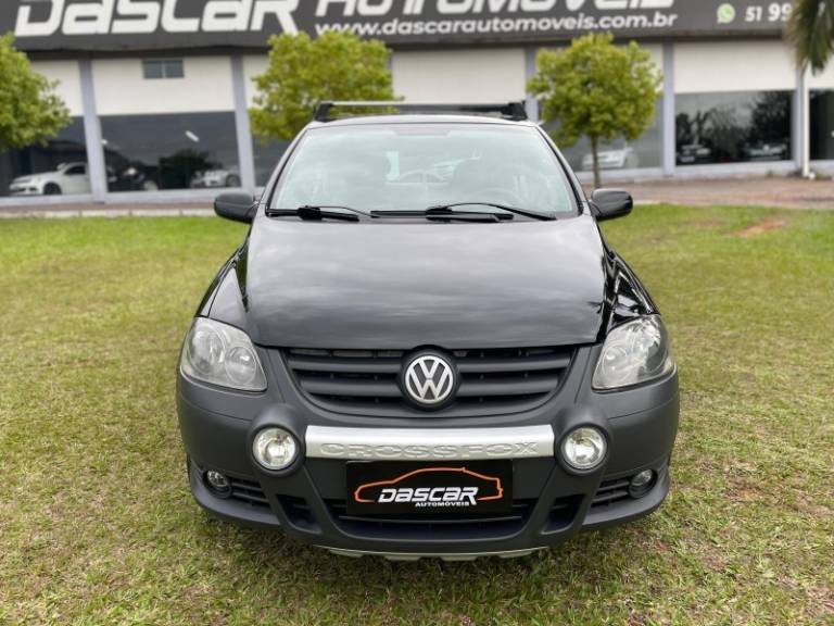 VOLKSWAGEN - CROSSFOX - 2008/2009 - Preta - R$ 36.900,00