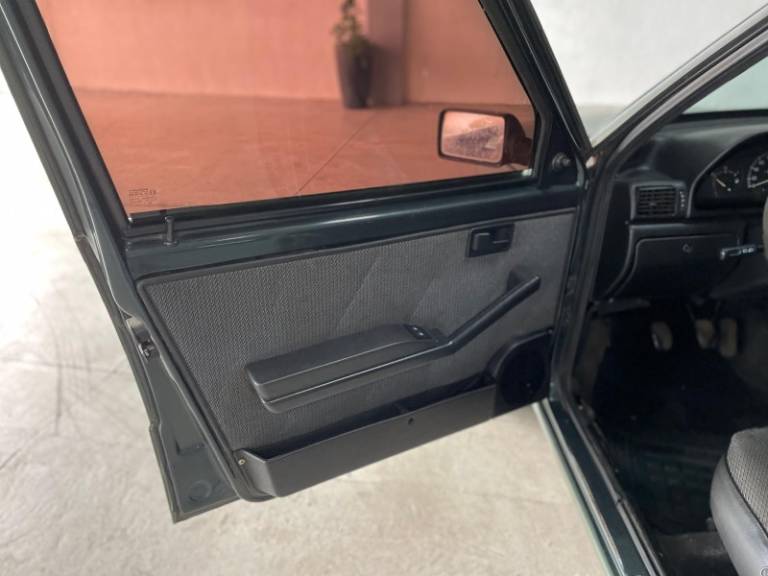 FIAT - UNO - 1995/1996 - Verde - R$ 9.900,00