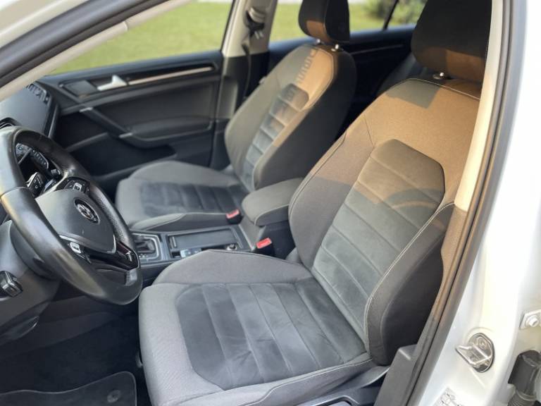 VOLKSWAGEN - GOLF - 2014/2014 - Branca - R$ 78.900,00