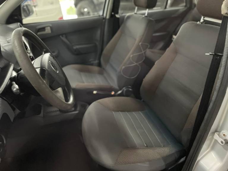 VOLKSWAGEN - GOL - 2007/2008 - Prata - R$ 25.900,00