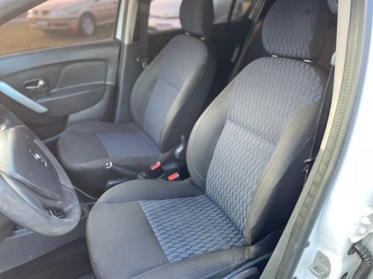 RENAULT - SANDERO - 2014/2015 - Branca - R$ 34.900,00