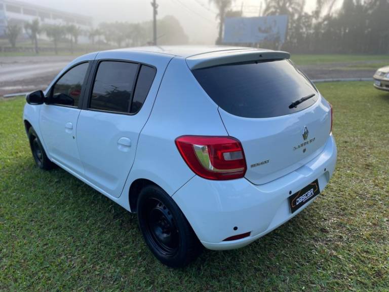 RENAULT - SANDERO - 2014/2015 - Branca - R$ 34.900,00