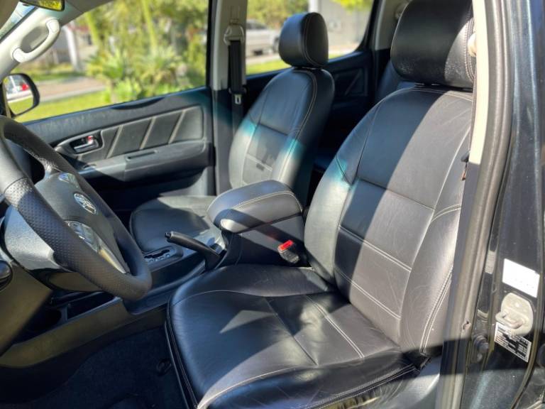 TOYOTA - HILUX - 2014/2014 - Azul - R$ 129.900,00