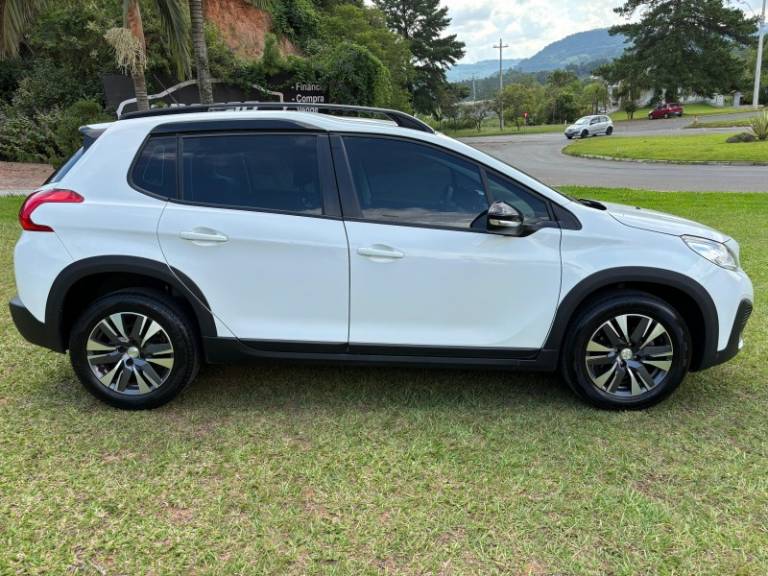 PEUGEOT - 2008 - 2021/2022 - Branca - R$ 72.900,00