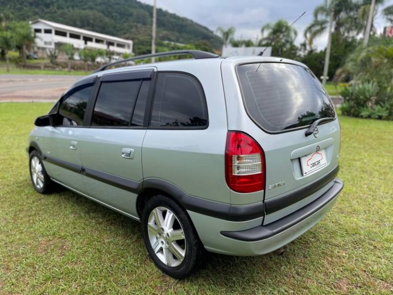CHEVROLET - ZAFIRA - 2009/2010 - Prata - R$ 38.900,00