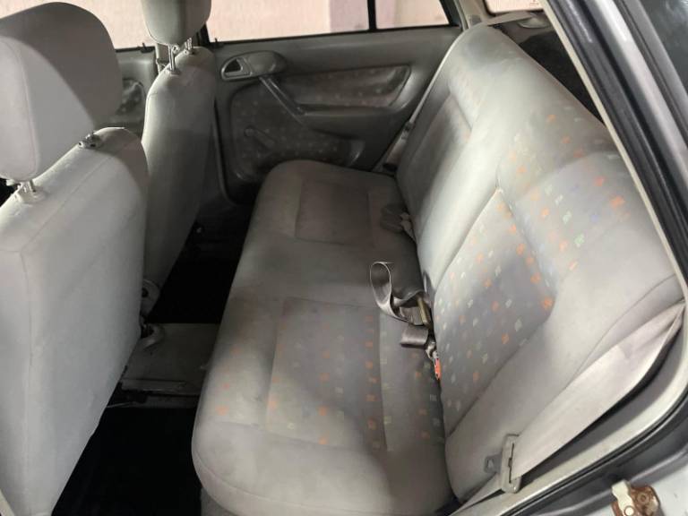 VOLKSWAGEN - GOL - 2002/2002 - Cinza - R$ 15.900,00