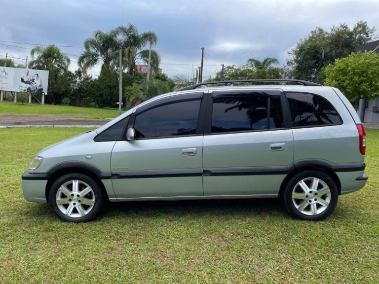 CHEVROLET - ZAFIRA - 2009/2010 - Prata - R$ 38.900,00