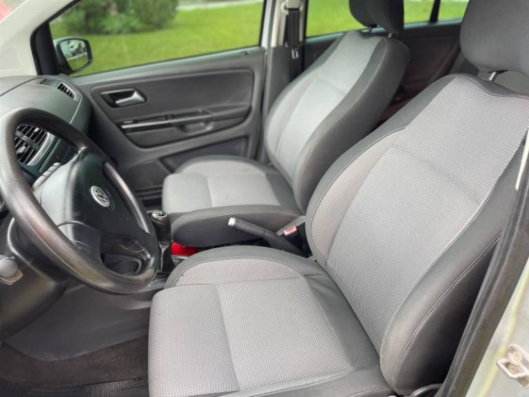 VOLKSWAGEN - SPACEFOX - 2010/2011 - Prata - R$ 39.900,00