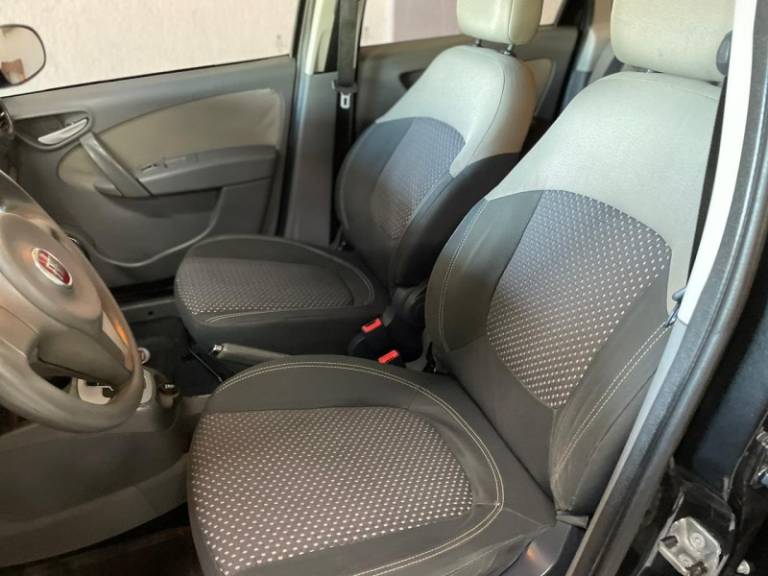 FIAT - GRAND SIENA - 2013/2013 - Preta - R$ 37.900,00