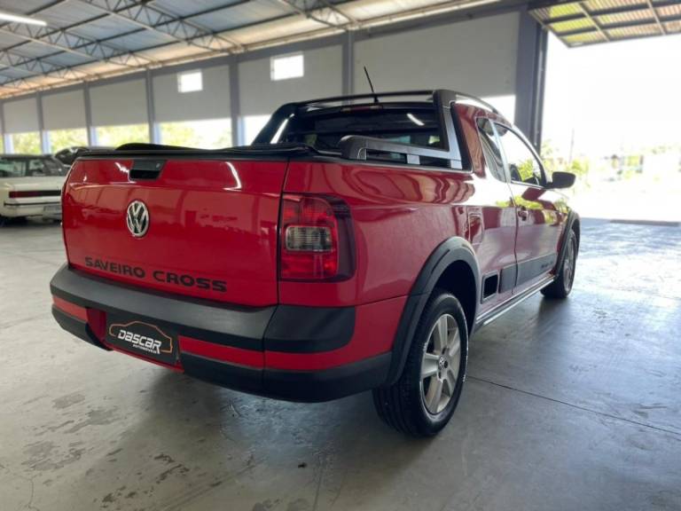 VOLKSWAGEN - SAVEIRO - 2011/2012 - Vermelha - R$ 52.900,00