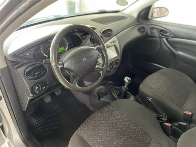 FORD - FOCUS - 2008/2008 - Prata - R$ 27.900,00