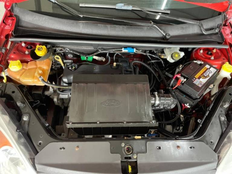 FORD - FIESTA - 2010/2011 - Vermelha - R$ 22.900,00