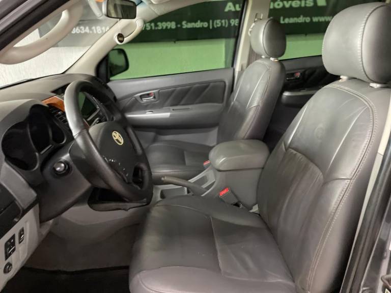 TOYOTA - HILUX - 2009/2009 - Cinza - R$ 105.900,00