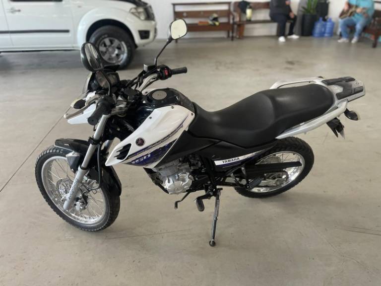 YAMAHA - XTZ 150 - 2014/2015 - Branca - R$ 14.900,00
