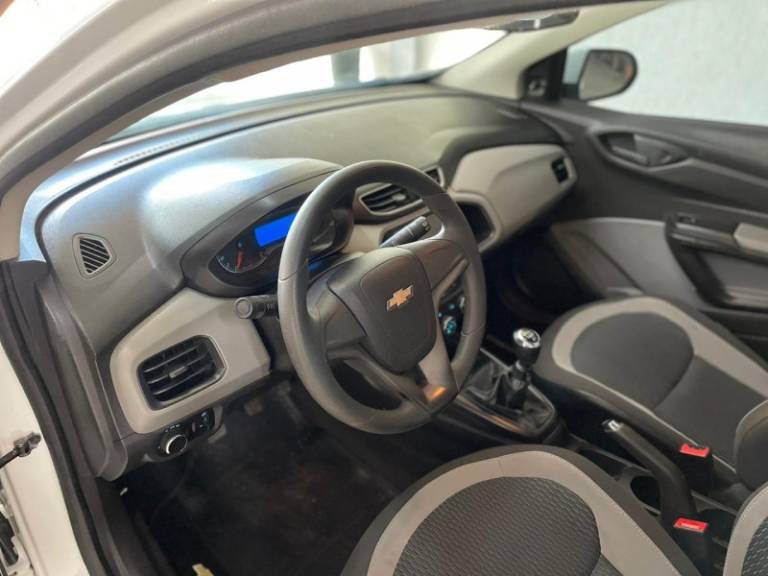CHEVROLET - ONIX - 2015/2015 - Branca - R$ 45.900,00