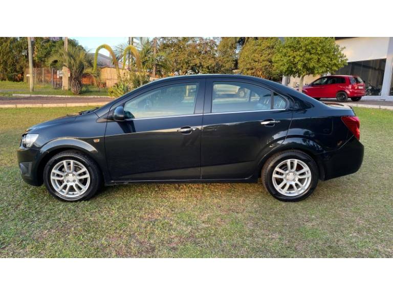 CHEVROLET - SONIC - 2012/2013 - Preta - R$ 42.900,00