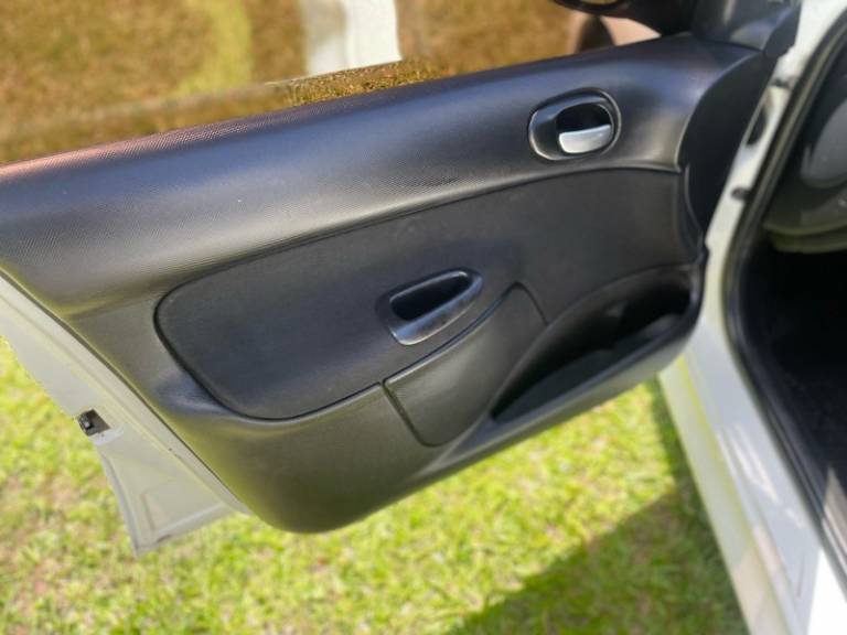 PEUGEOT - 207 - 2011/2011 - Branca - R$ 21.900,00