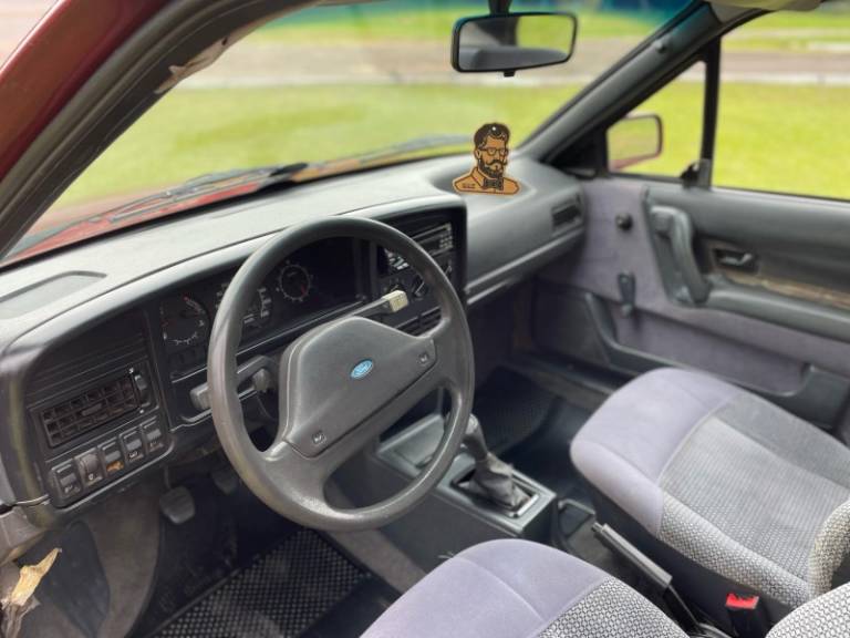 FORD - VERSAILLES - 1993/1993 - Vermelha - R$ 14.900,00