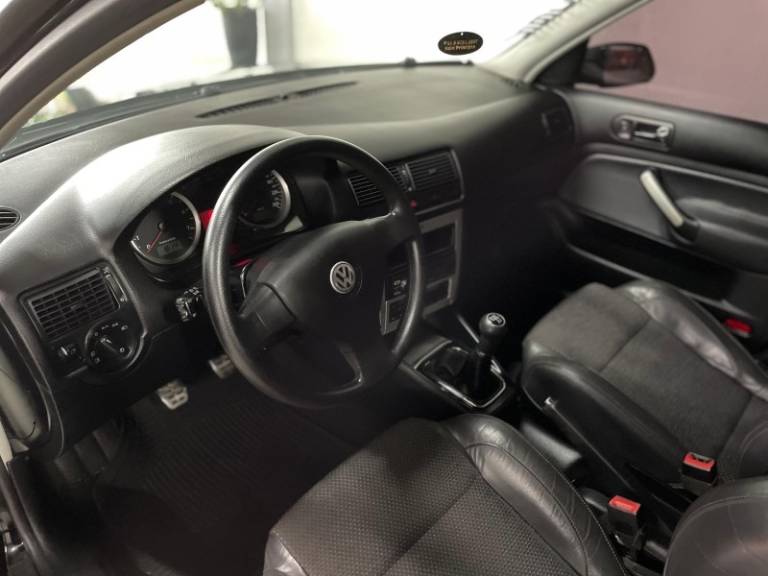 VOLKSWAGEN - GOLF - 2010/2010 - Preta - R$ 49.900,00