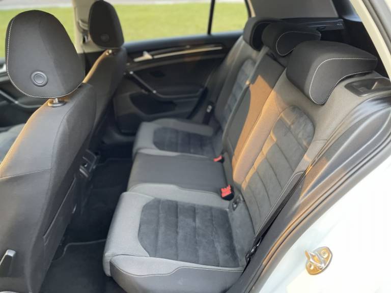 VOLKSWAGEN - GOLF - 2014/2014 - Branca - R$ 78.900,00