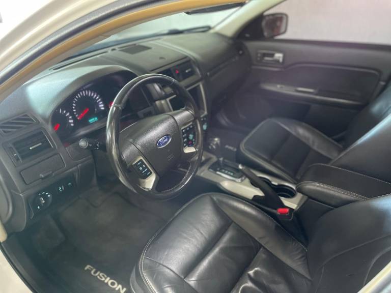 FORD - FUSION - 2011/2012 - Branca - R$ 49.900,00