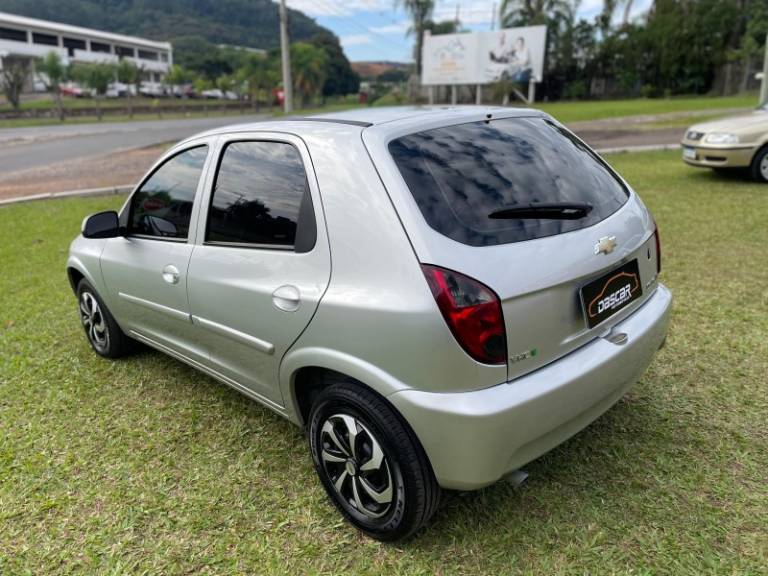 CHEVROLET - CELTA - 2012/2013 - Prata - R$ 36.900,00