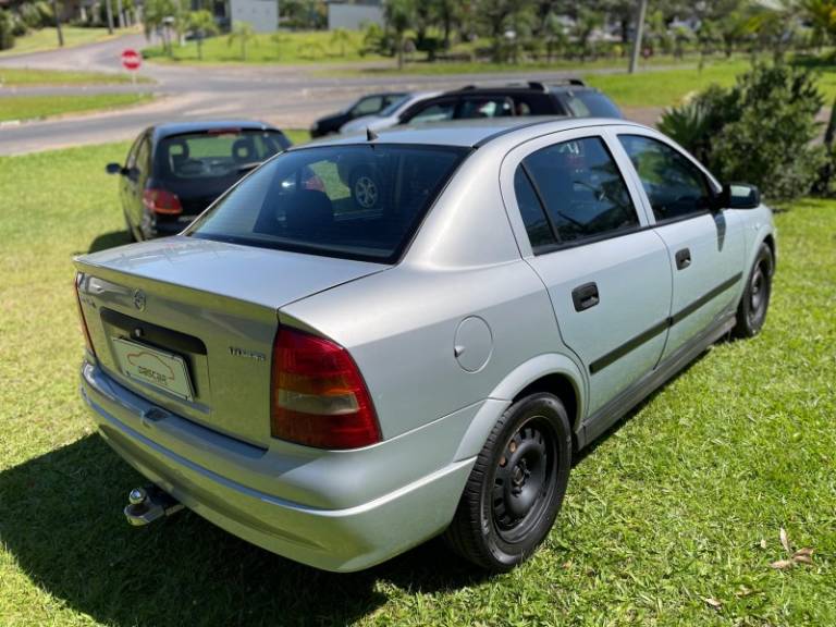 CHEVROLET - ASTRA - 2000/2001 - Prata - R$ 21.900,00