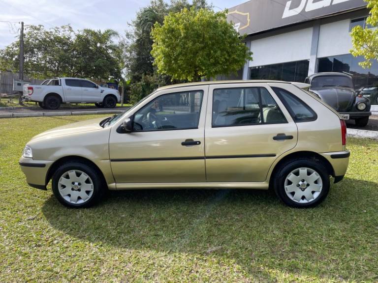 VOLKSWAGEN - GOL - 2000/2001 - Dourada - R$ 19.900,00
