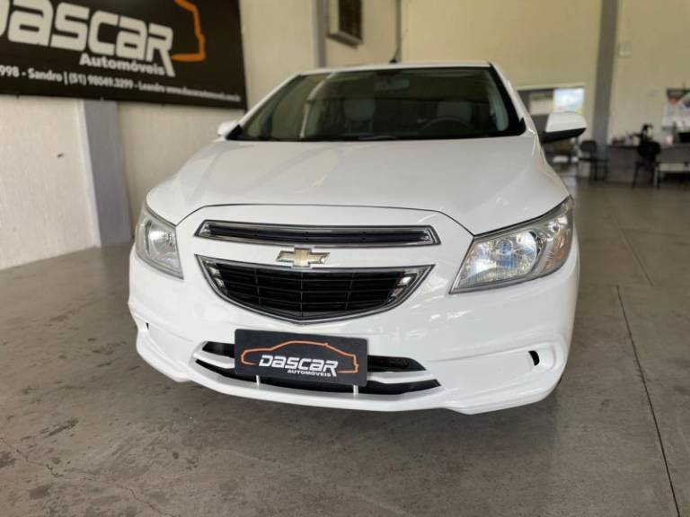 CHEVROLET - ONIX - 2015/2015 - Branca - R$ 45.900,00