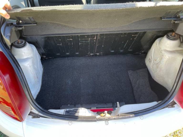FORD - KA - 2004/2005 - Branca - R$ 19.900,00