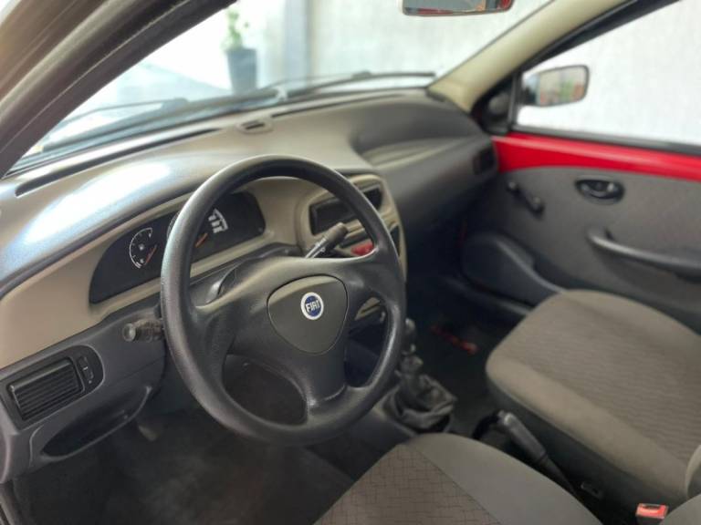 FIAT - PALIO - 2004/2005 - Vermelha - R$ 16.900,00