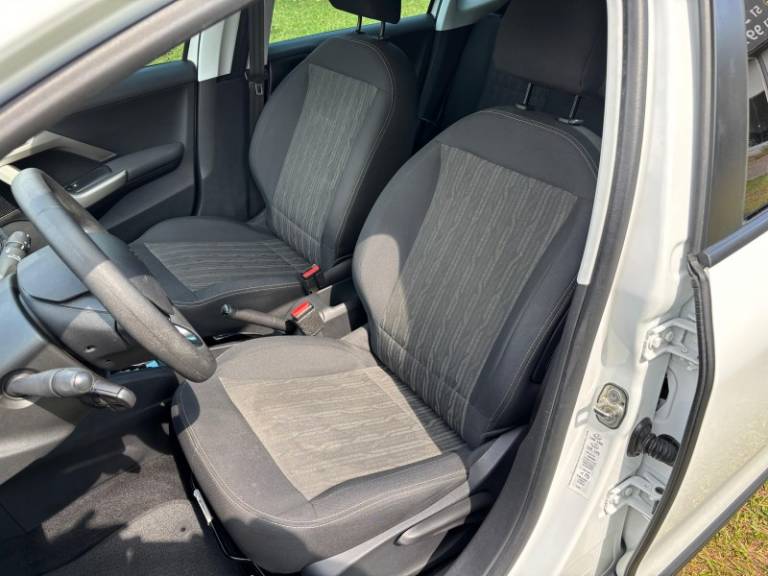 PEUGEOT - 2008 - 2021/2022 - Branca - R$ 72.900,00