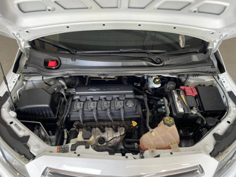 CHEVROLET - ONIX - 2015/2015 - Branca - R$ 45.900,00