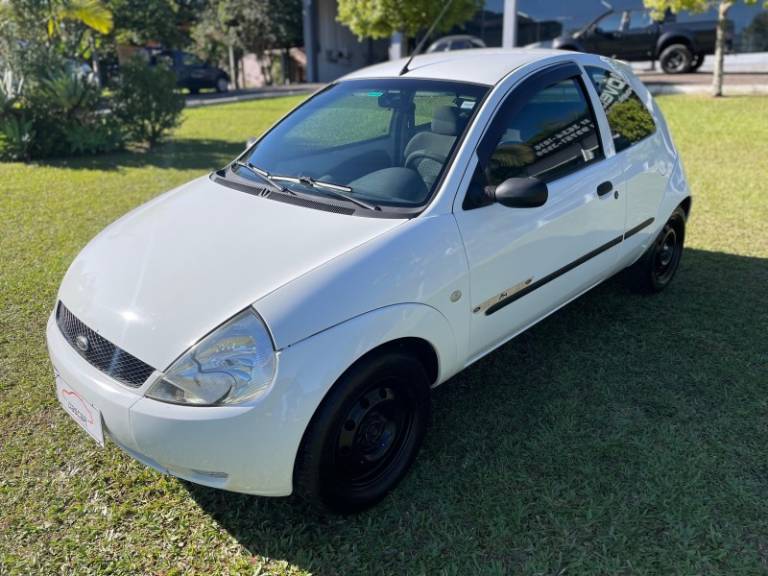 FORD - KA - 2004/2005 - Branca - R$ 20.900,00