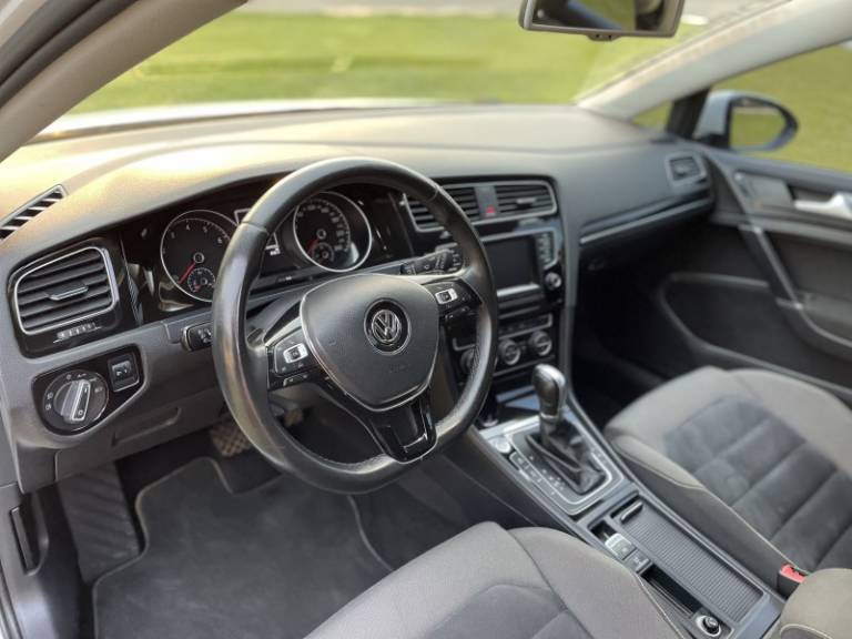 VOLKSWAGEN - GOLF - 2014/2014 - Branca - R$ 78.900,00