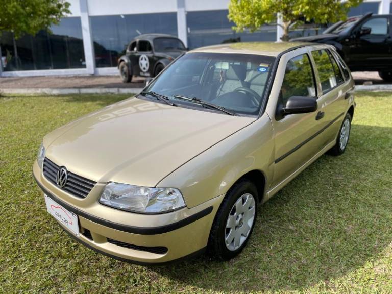 VOLKSWAGEN - GOL - 2000/2001 - Dourada - R$ 19.900,00