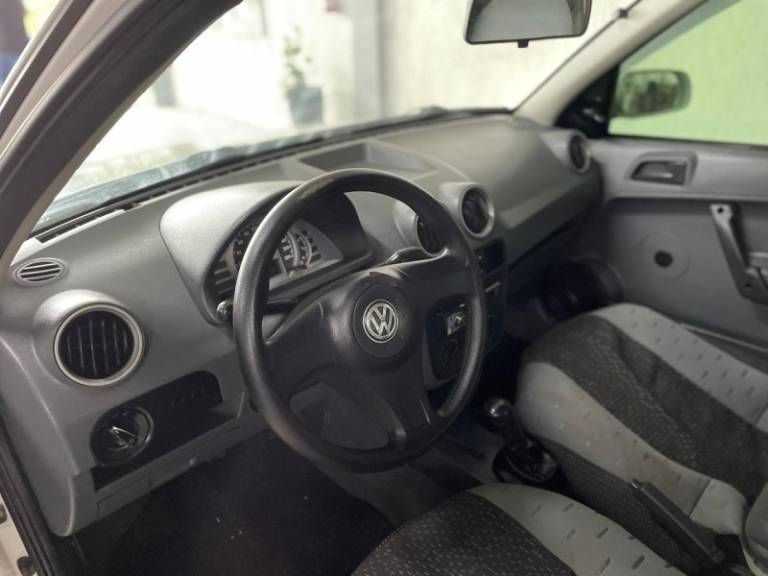 VOLKSWAGEN - SAVEIRO - 2009/2009 - Branca - R$ 33.900,00
