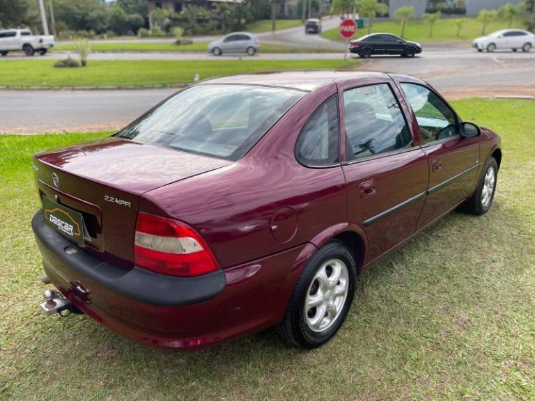 CHEVROLET - VECTRA - 1996/1997 - Vermelha - R$ 19.900,00