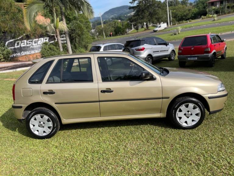 VOLKSWAGEN - GOL - 2000/2001 - Dourada - R$ 19.900,00