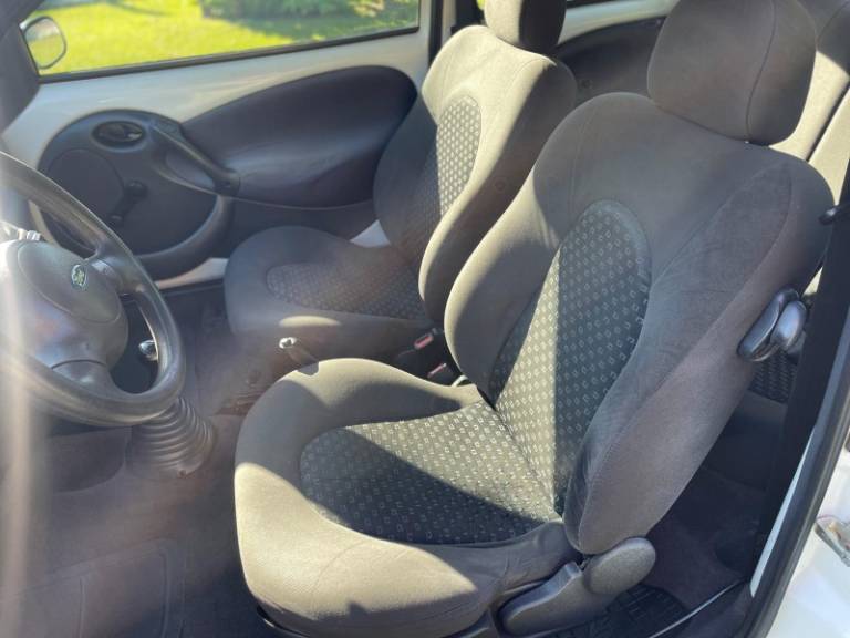 FORD - KA - 2004/2005 - Branca - R$ 20.900,00