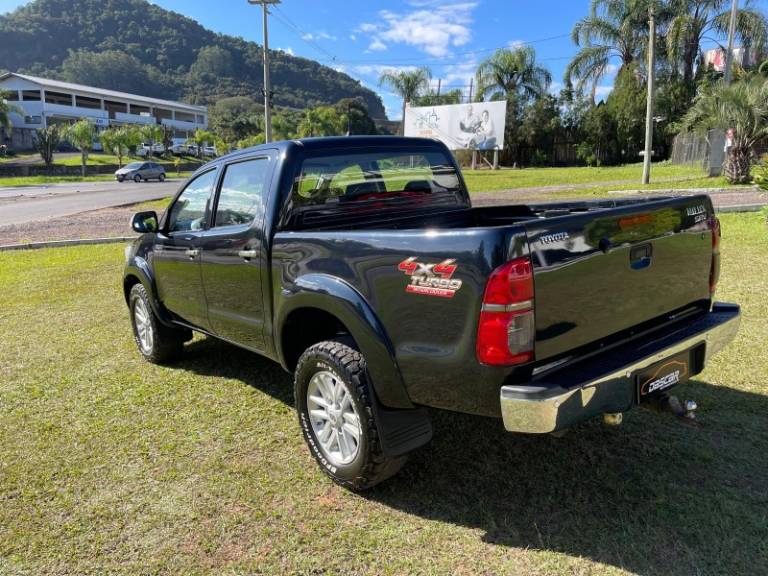 TOYOTA - HILUX - 2014/2014 - Azul - R$ 129.900,00